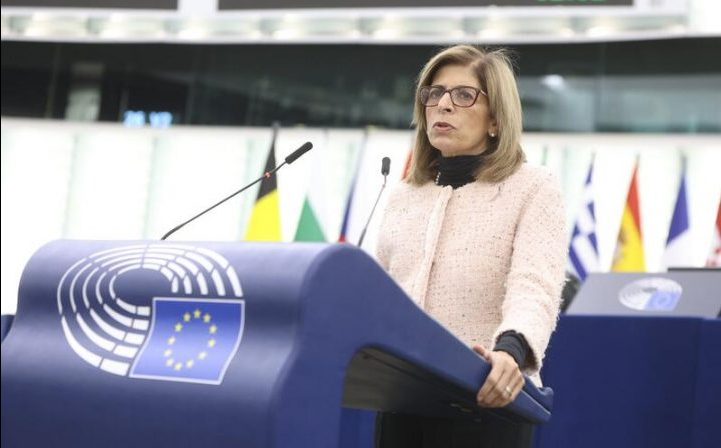 Reglamentos: ¿Se ampliaran los plazos? La Comisaria Stella Kyriakides de EUHealth en el Parlamento Europeo anuncia que se trabaja en una posición común para tratar caso a caso